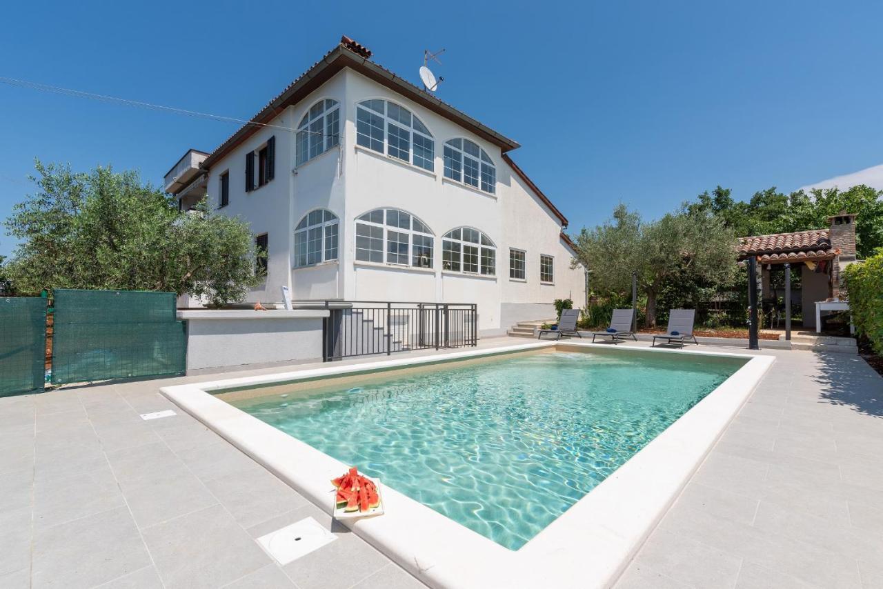 Marinela Korsa With Pool Hotel Sveti Lovreč Pazenatički Eksteriør billede