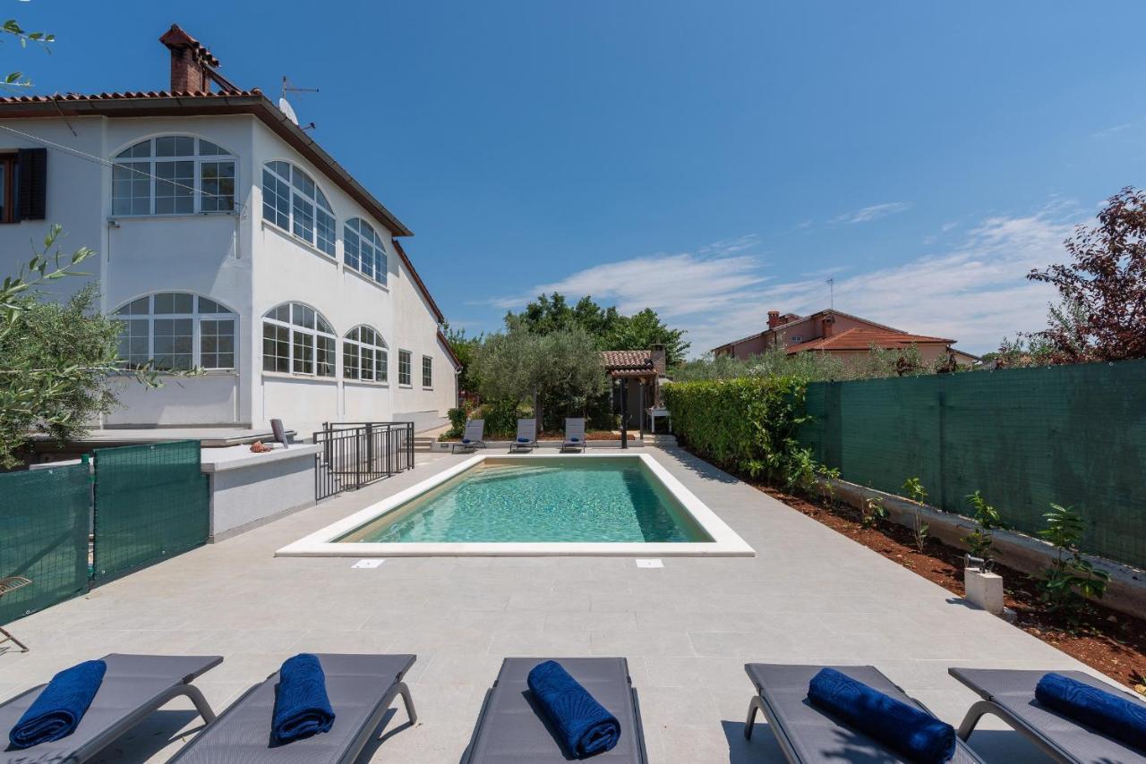 Marinela Korsa With Pool Hotel Sveti Lovreč Pazenatički Eksteriør billede